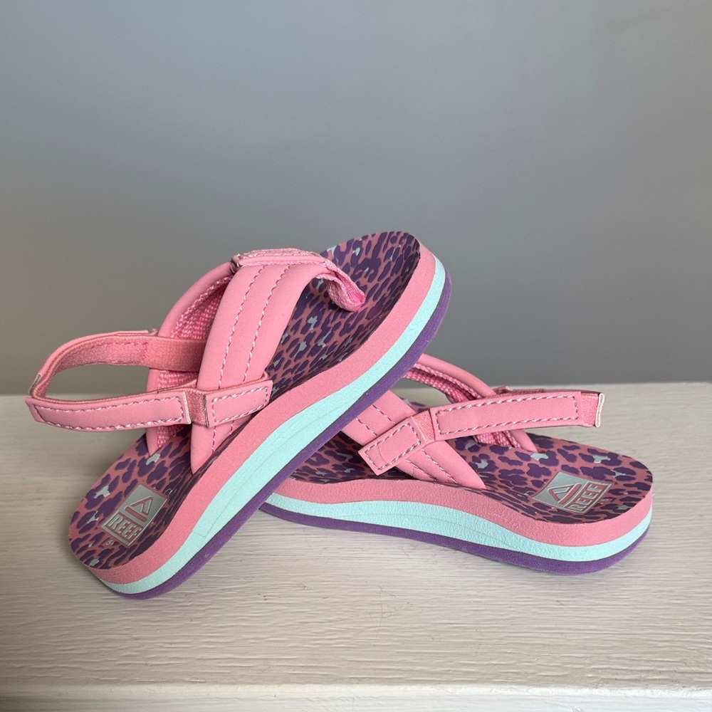Reef Kids Pink Leopard Print Sandals - Picture 8 of 8